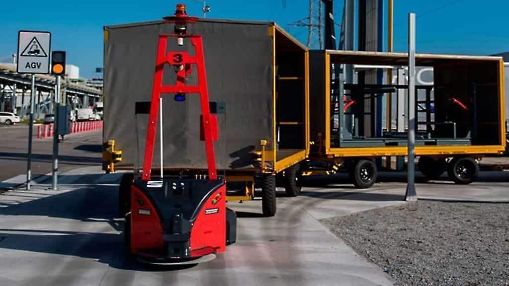 Wir haben ASTI Mobile Robotics bei der Installation seiner ANT®-gestützten Tribot-Transportroboter